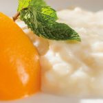 Rice pudding with peaches